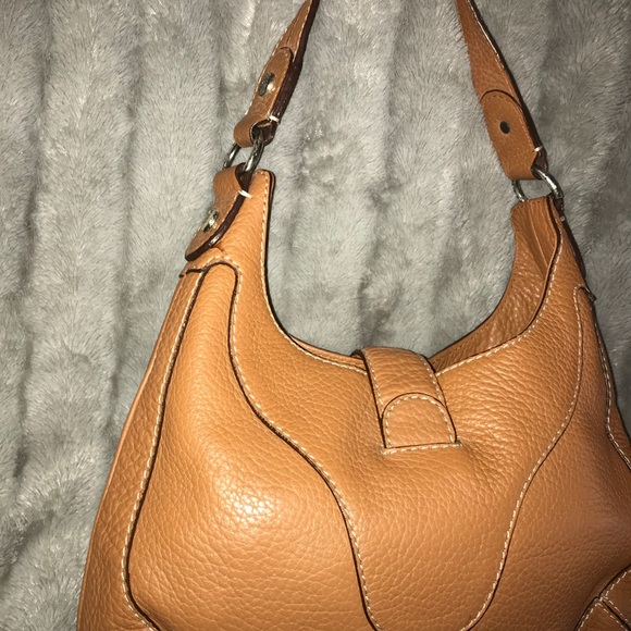 Michael Kors leather handbag. - Picture 2 of 8